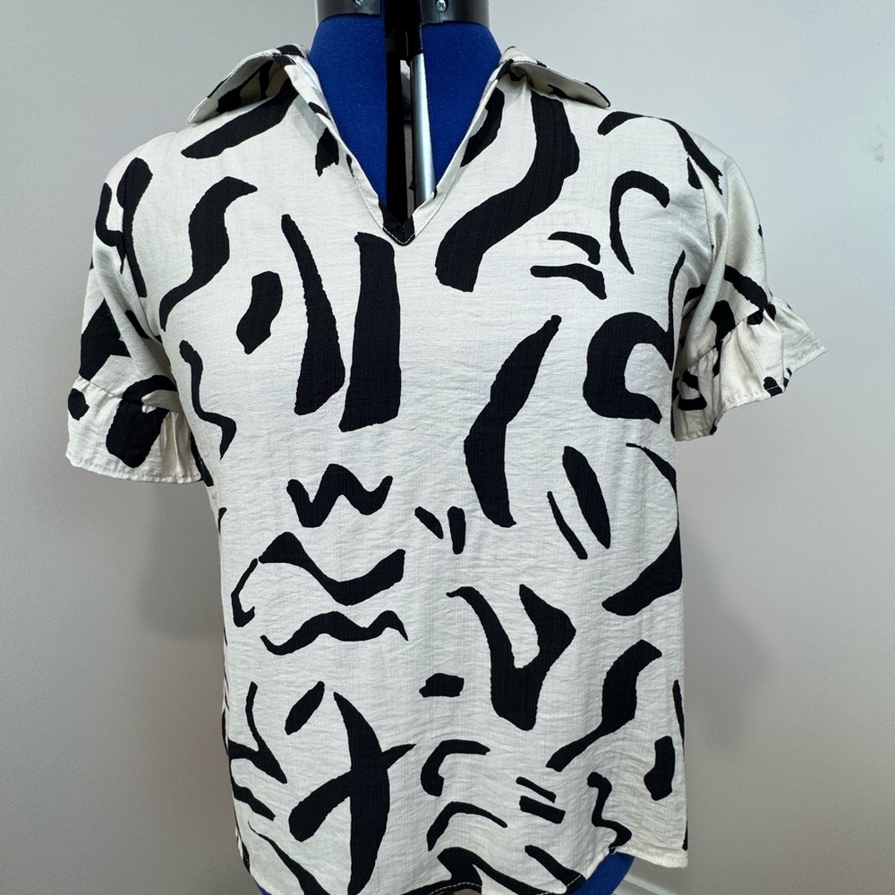Women's Black and White Abstract Print Button Down Shirt